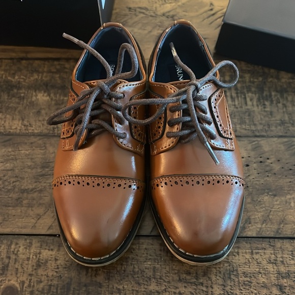 Like new boys dress shoes - Picture 2 of 5